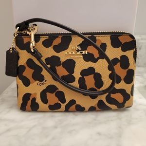 Coach | Corner Zip Wristlet Leopard Print